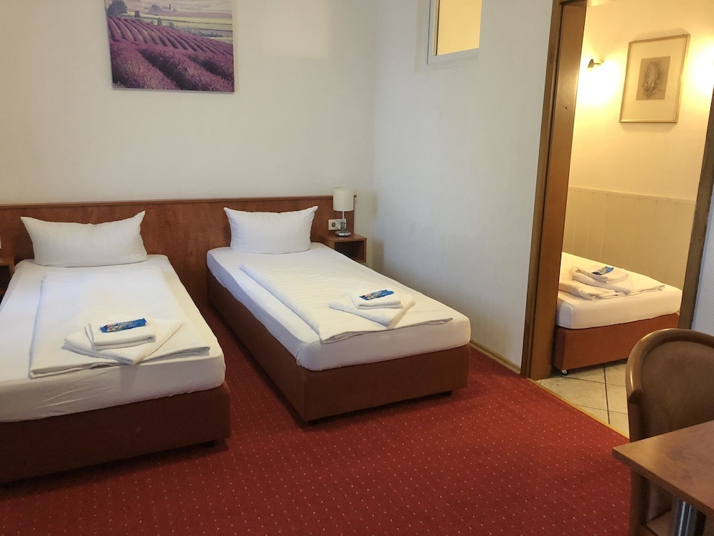 Comfort Triple Room, 2 Bedrooms, Non Smoking photo 2