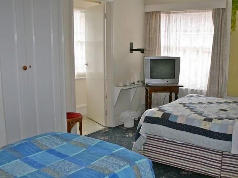 Suite, Ensuite photo 2