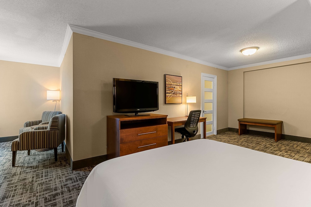 Deluxe Room, 1 Queen Bed, Non Smoking - Photo 3