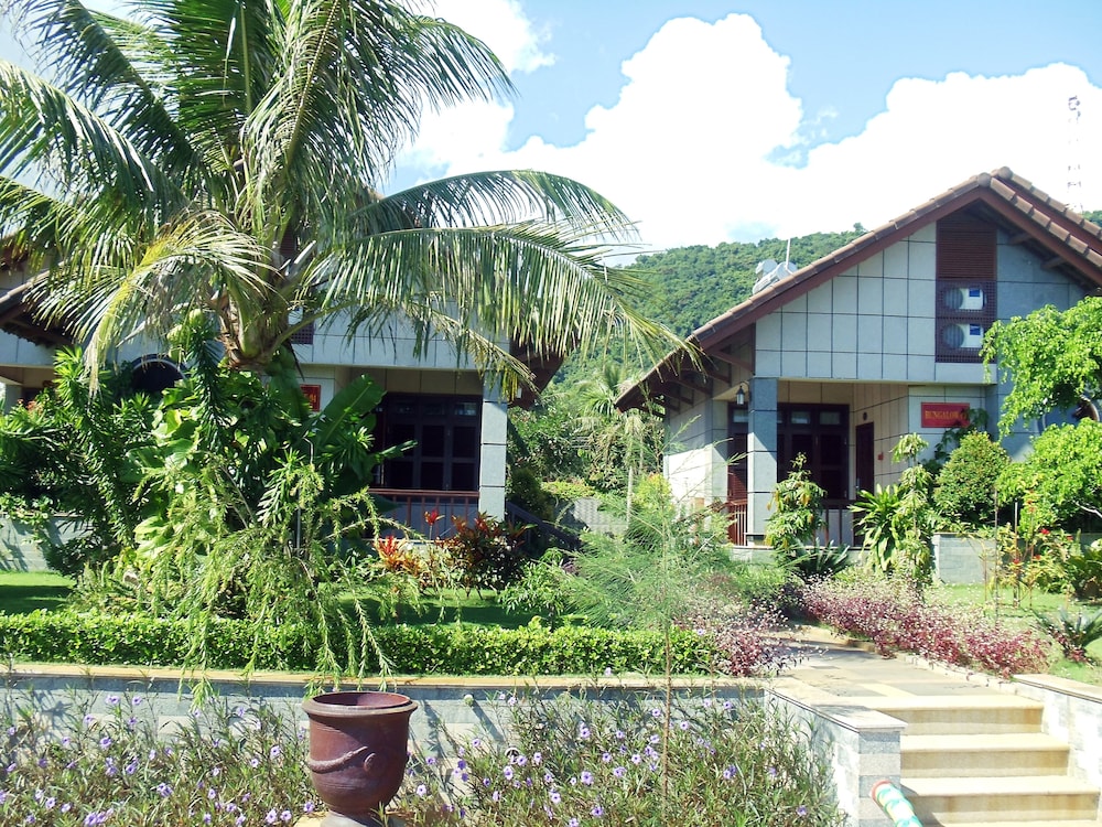 Deluxe Triple Room, Garden View photo 3