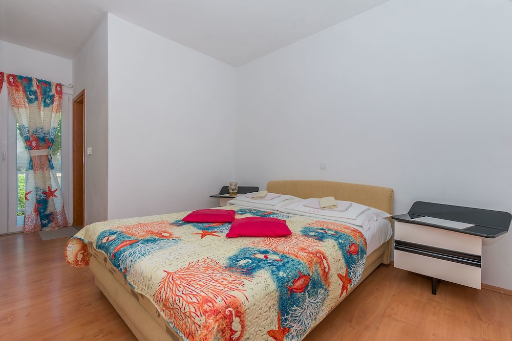 Apartment (A2)