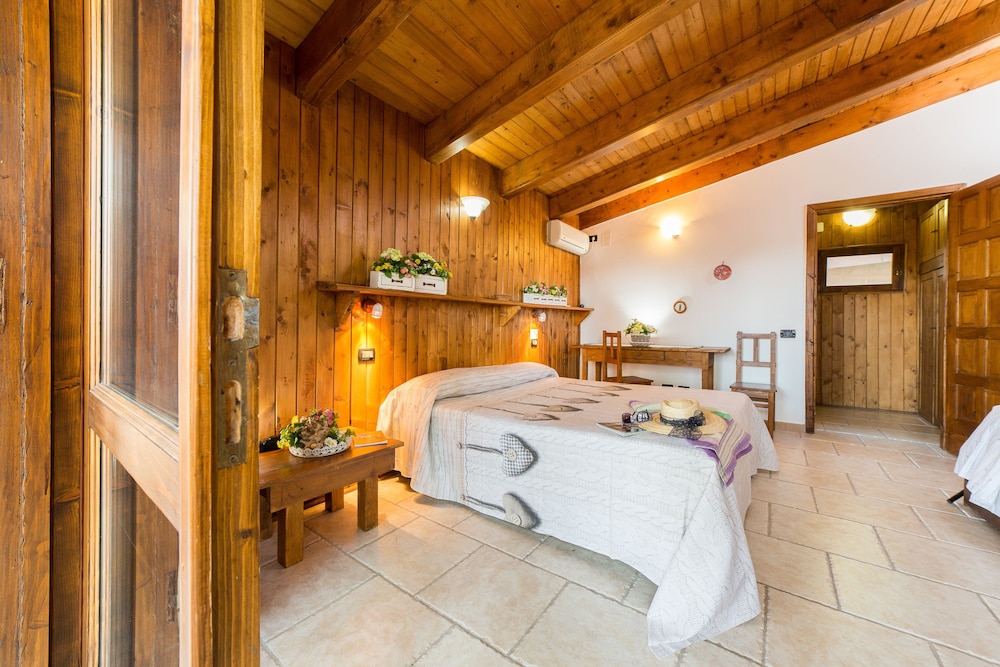 Cottage - Photo 1
