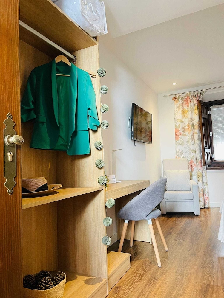Double Room (Main Floor) - Photo 2