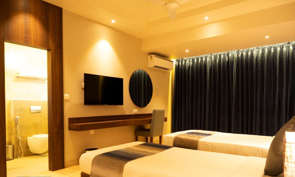 Premium Twin Room - Photo 3