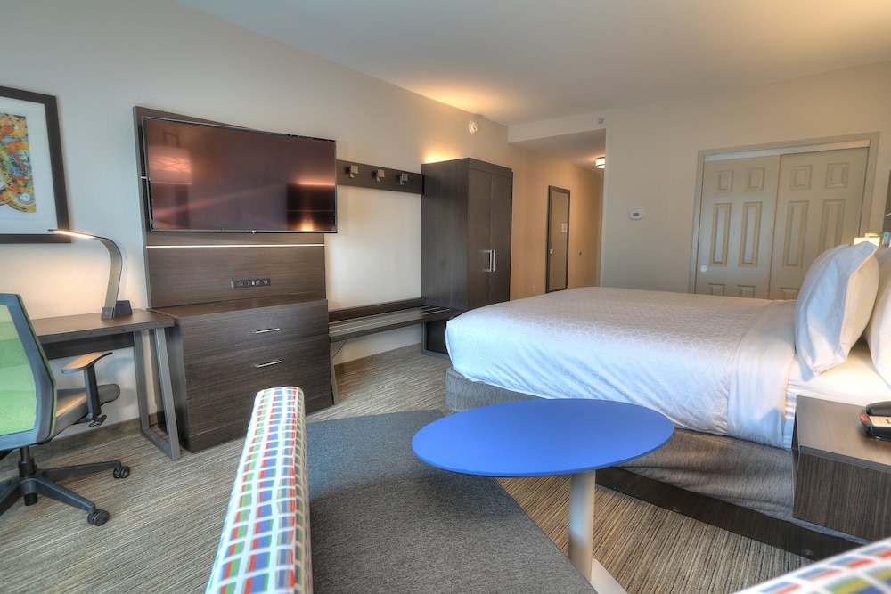 Suite, 1 King Bed (Additional Living Area) - Photo 16