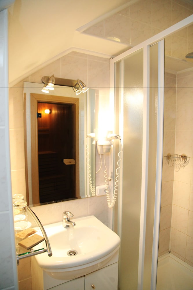 Superior Room, 1 Queen Bed - Photo 10