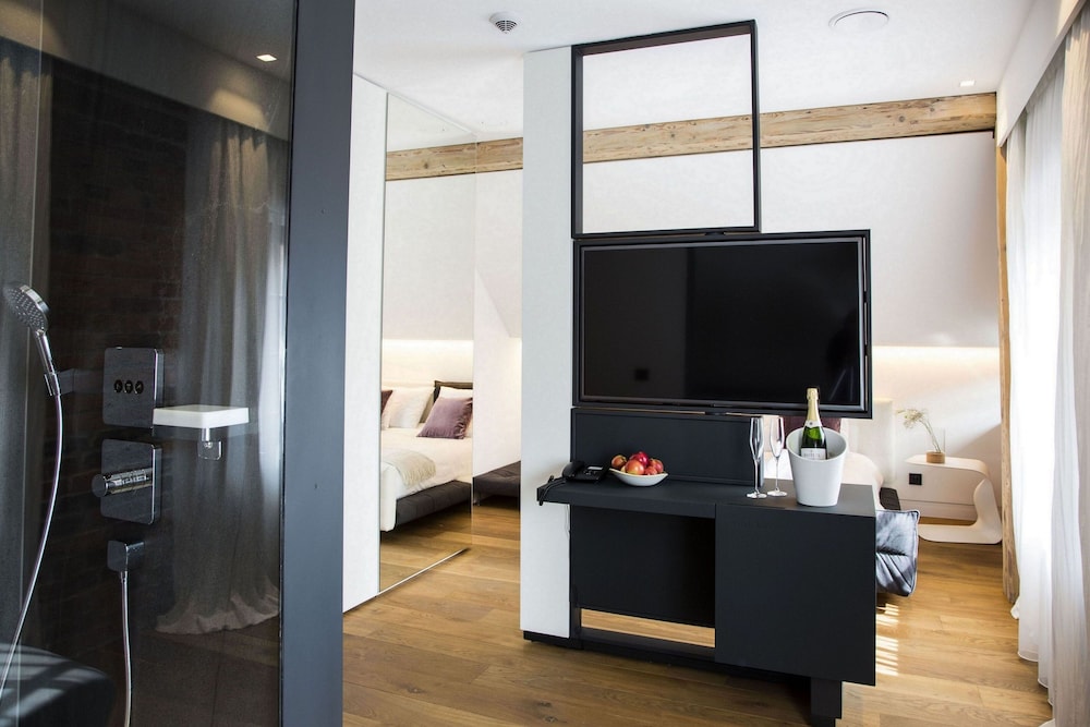 Premium Double Room, 1 Queen Bed, Bathtub