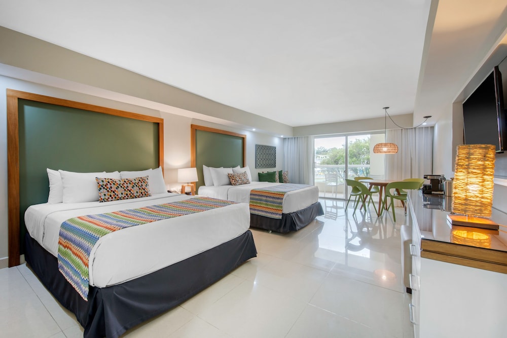 Deluxe Family Room - Photo 1