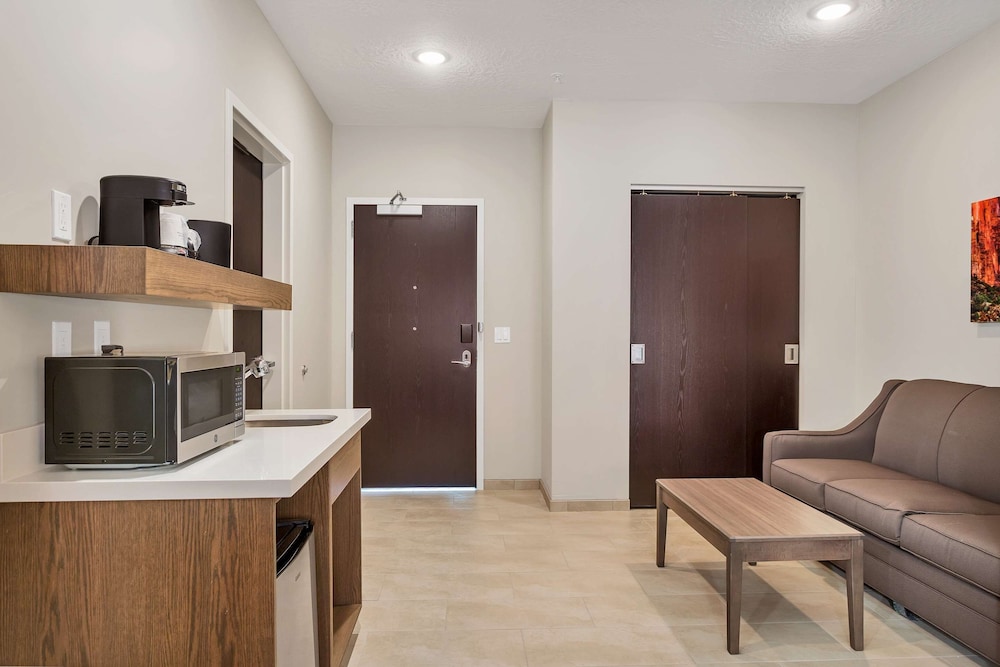 Standard Room, Multiple Beds, Accessible, Patio (with Sofabed) photo 2