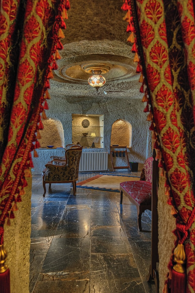 Superior Suite - Photo 3