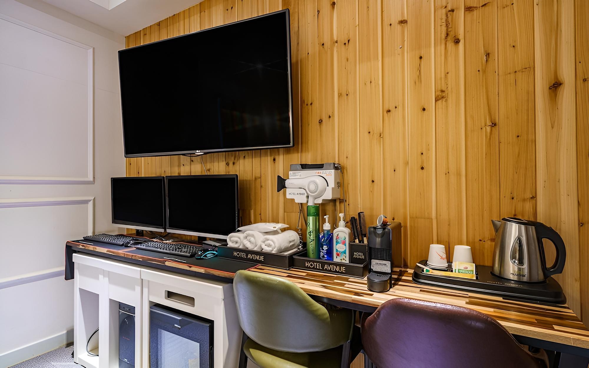 Room (Grand Suite (70-inch TV Spa or Nespre) - Photo 9