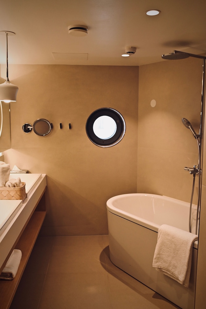 Executive Suite - Photo 7