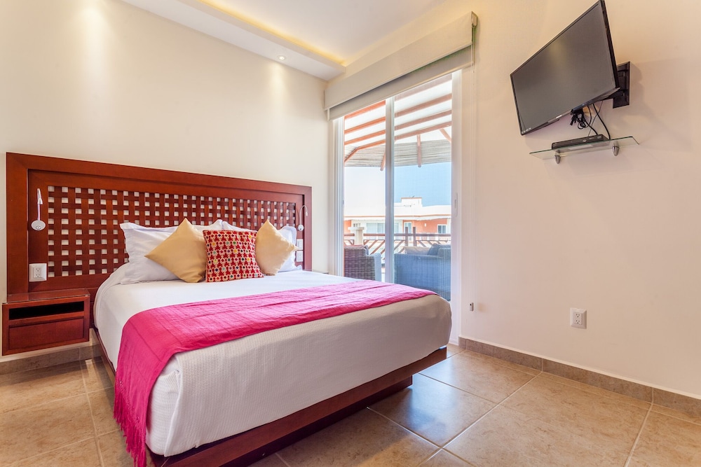 Room, 2 Bedrooms, Partial Ocean View photo 1