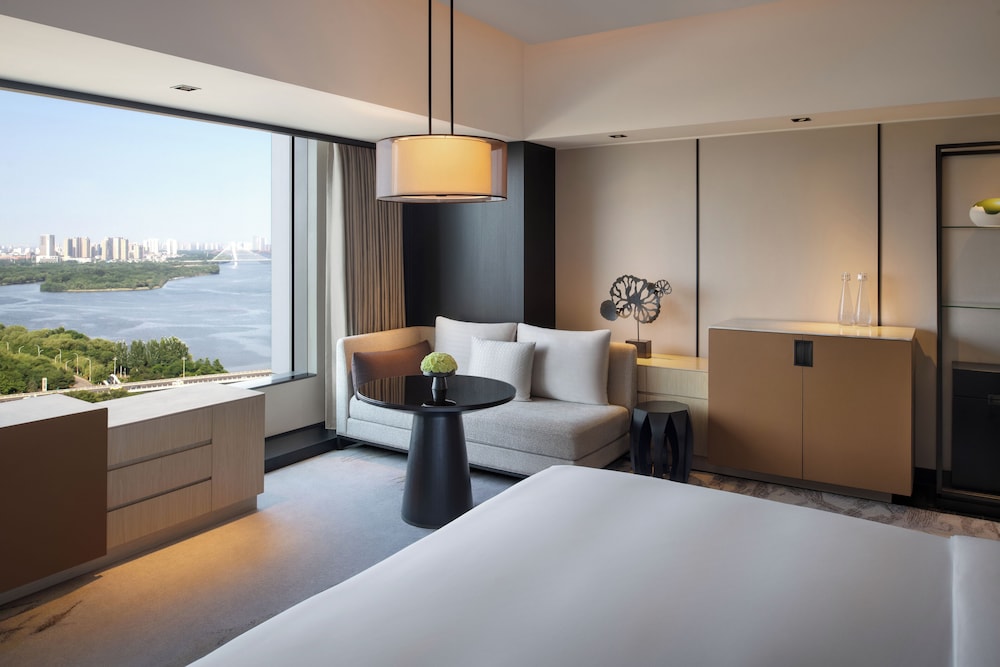 Deluxe Room, 1 King Bed