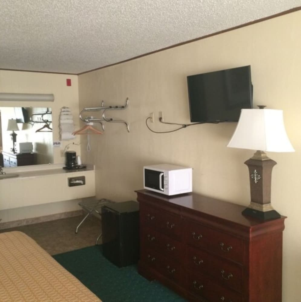 Deluxe Room, 1 King Bed, Non Smoking photo 3