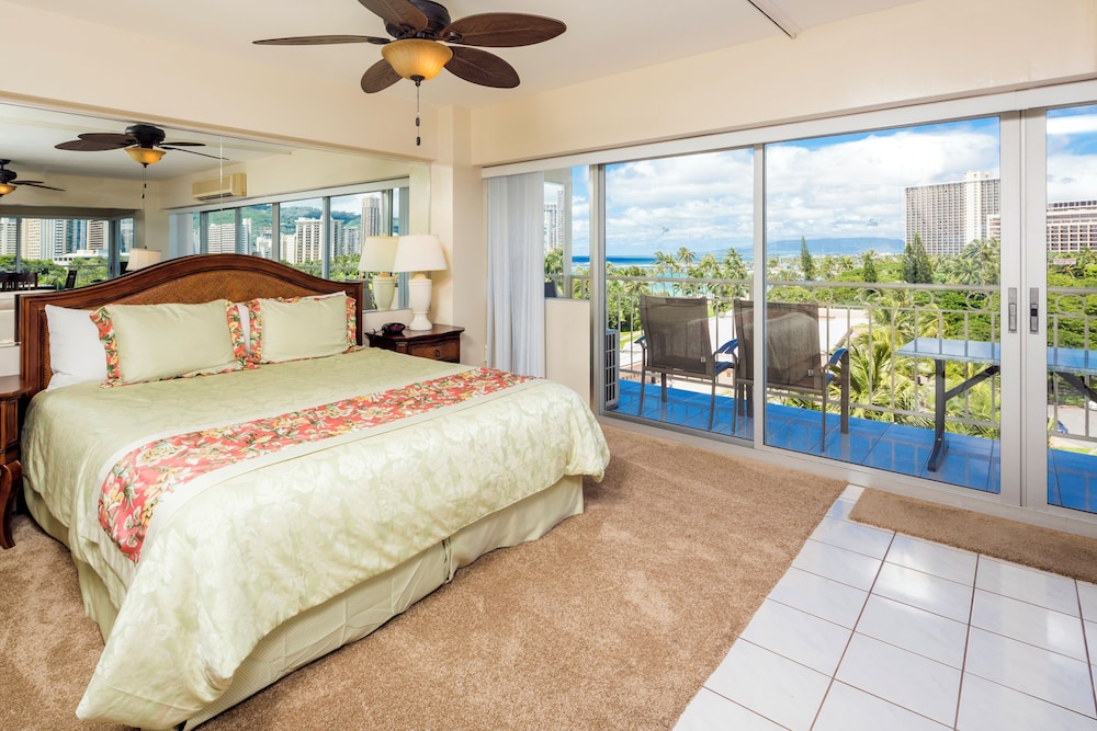 2 Bedroom, 1 Bath Deluxe Ocean View