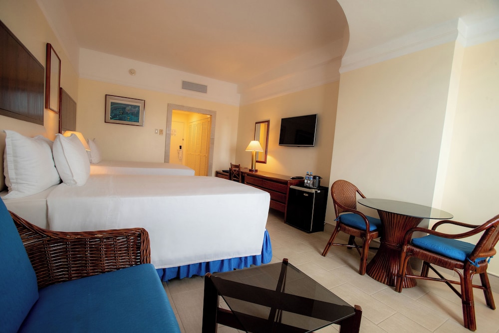 Double Room, 2 Double Beds, City View photo 3