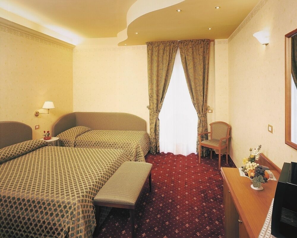 Classic Triple Room, Balcony photo 3
