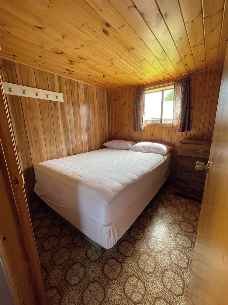Deluxe Cottage, 3 Bedrooms, Lake View photo 2