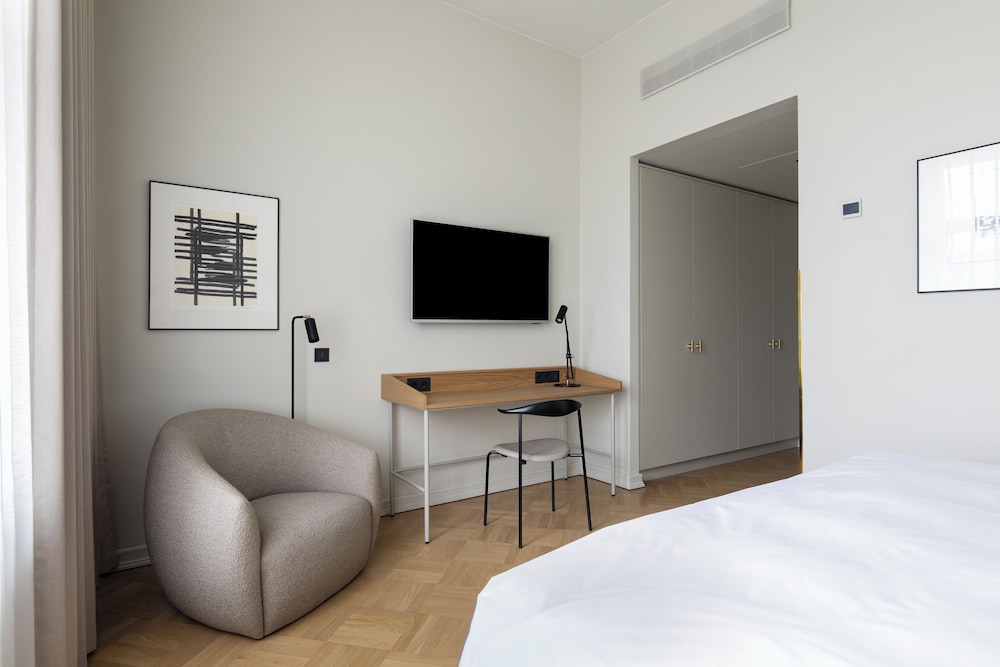 Room, 1 King Bed (Solo) thumbnail 6