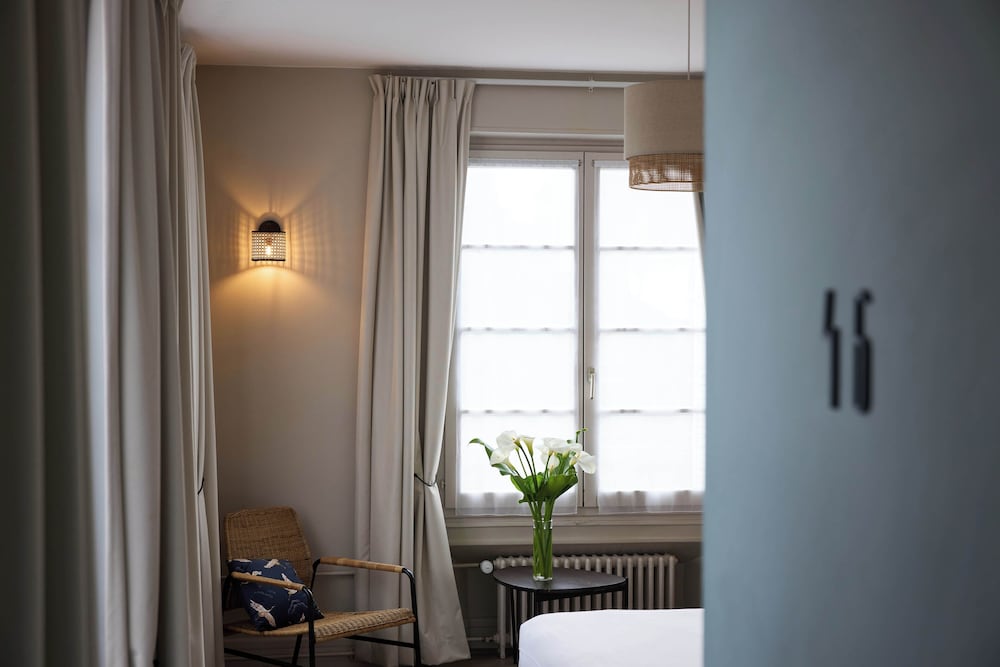 Premium Double Room - Photo 10