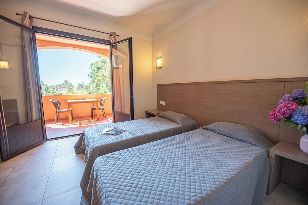 Double or Twin Room - Photo 12