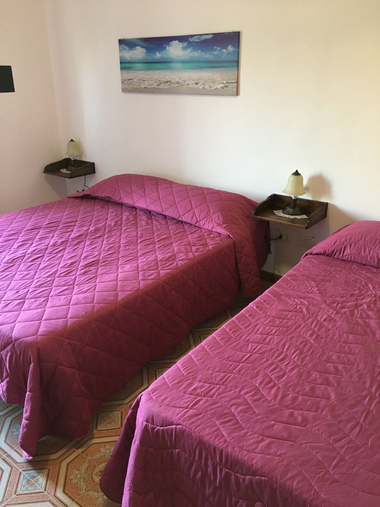 Comfort Quadruple Room, Private Bathroom (Mare) photo 2
