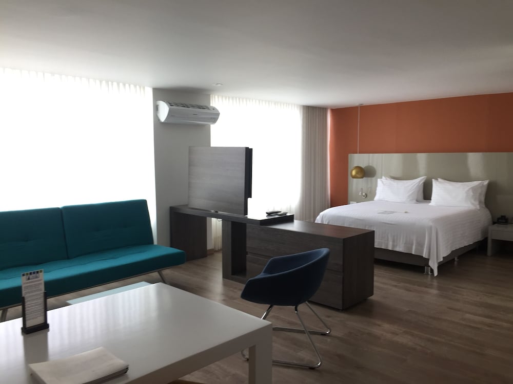Suite, 1 Queen Bed - Photo 1