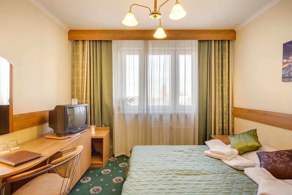 Economy Double or Twin Room, Multiple Beds, Non Smoking, City View