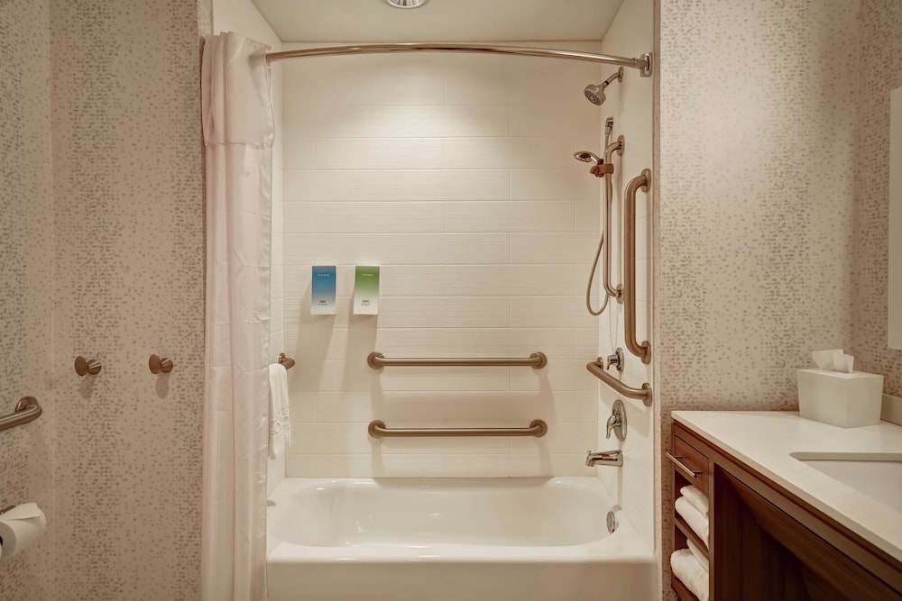 Studio, 2 Queen Beds, Accessible, Bathtub photo 3