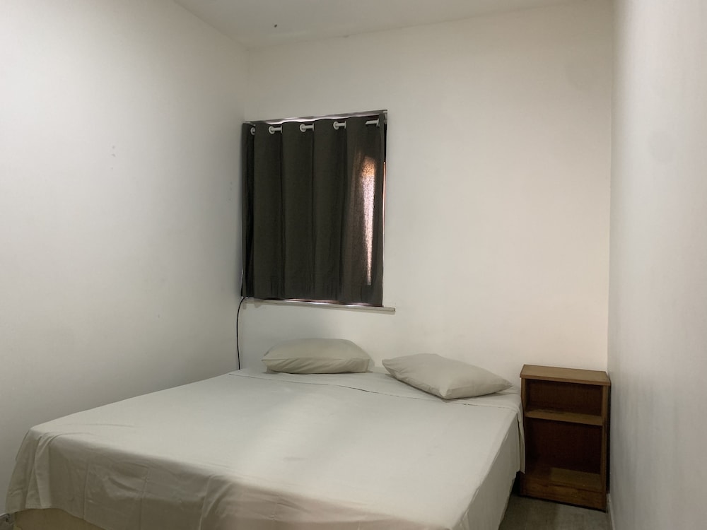 Economy Room, 1 Queen Bed