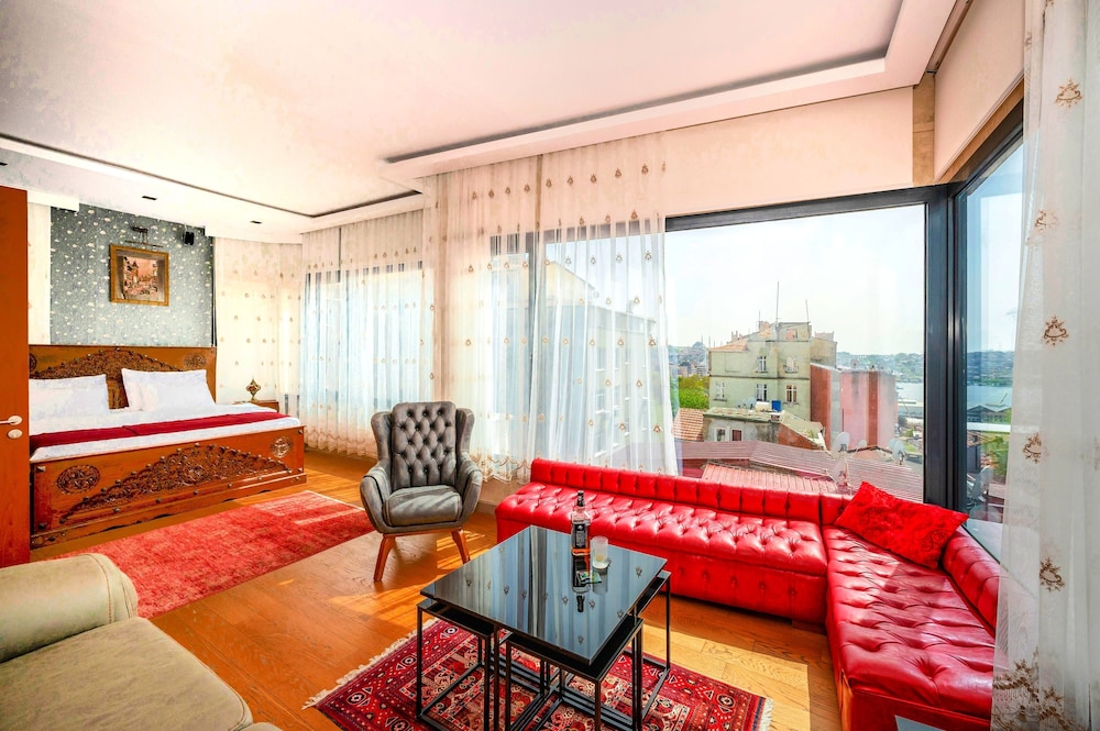Luxury Suite photo 2