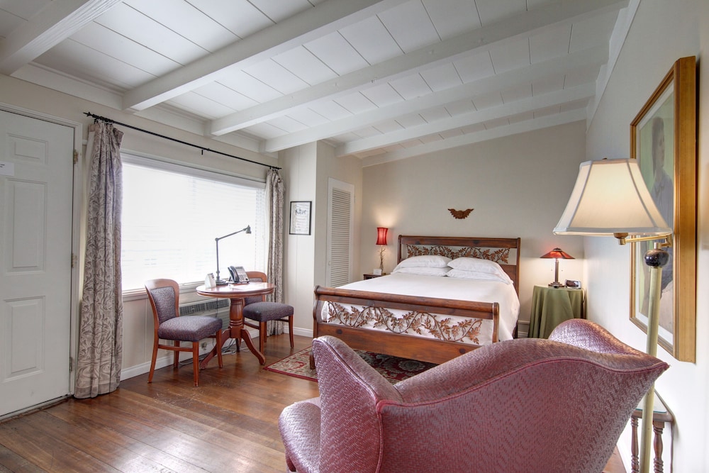 Room, 1 Queen Bed, Kitchenette photo 2