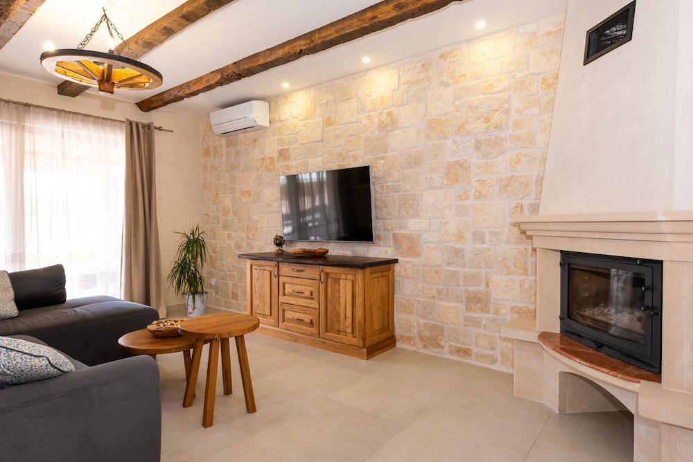 Villa photo 1