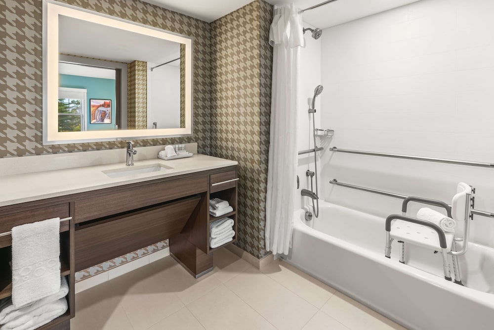 Studio, 2 Queen Beds, Accessible, Bathtub (Mobility & Hearing) - Photo 10
