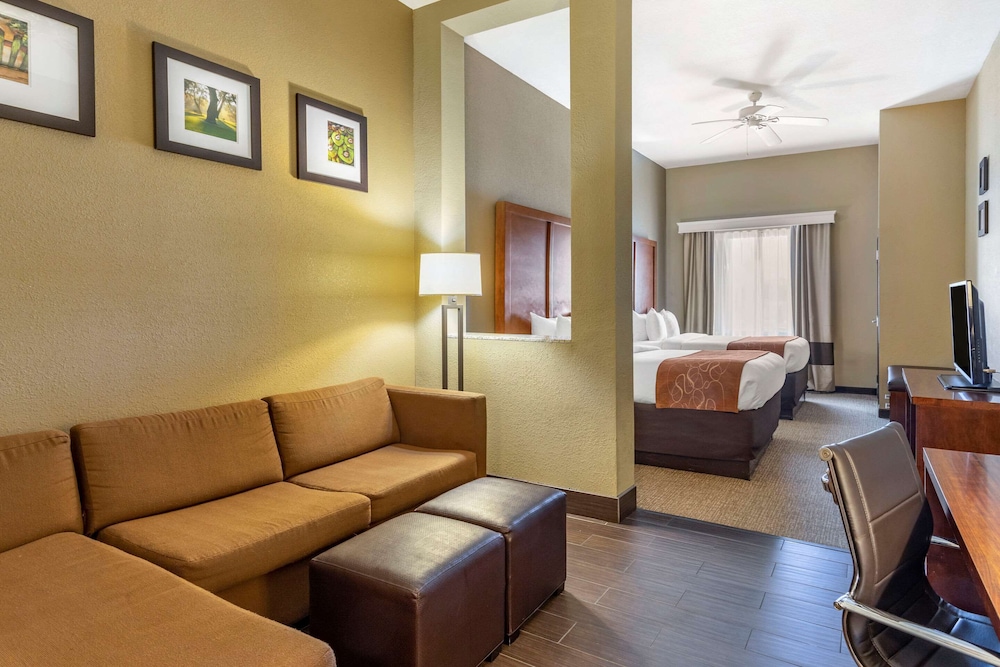 Suite, Non Smoking (2 Queen Beds) photo 2