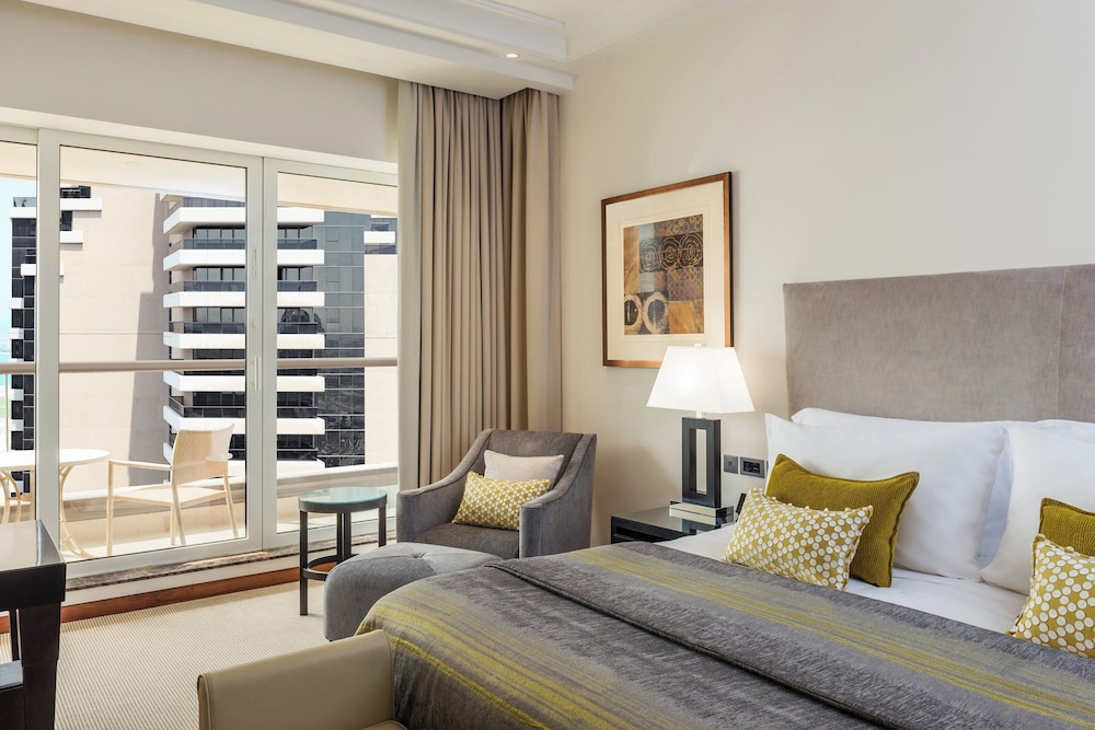Superior Room, 1 King Bed thumbnail 6