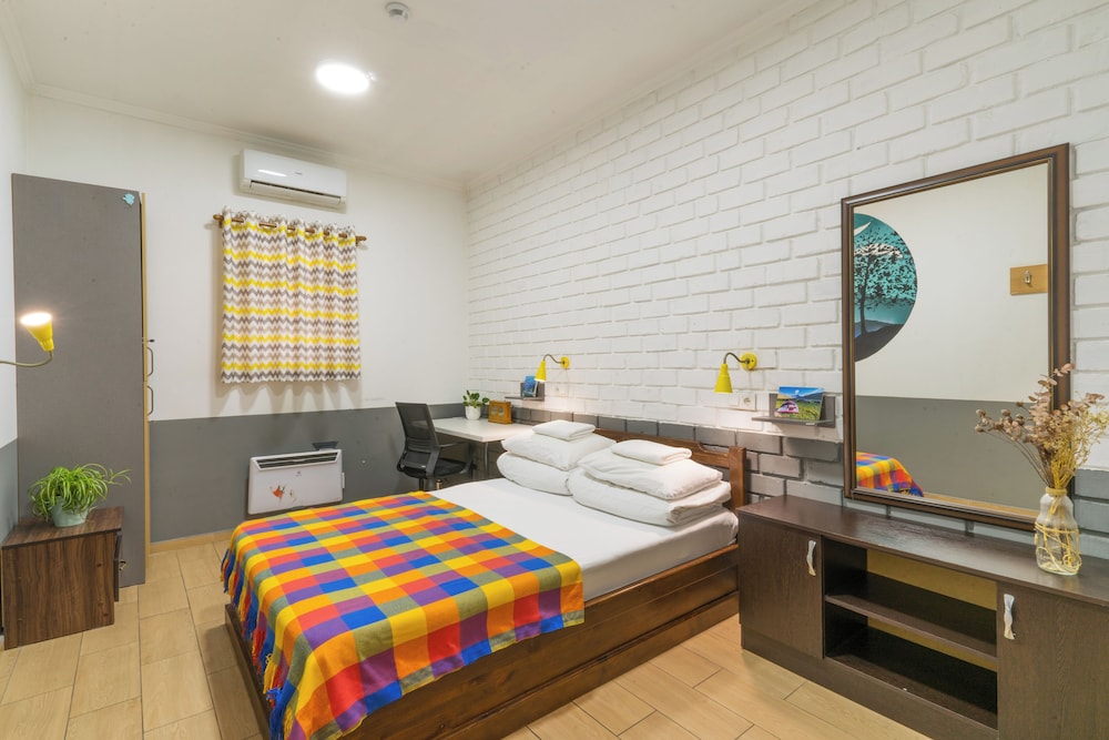 Bed in 6-Bed Male Dormitory Room photo 3