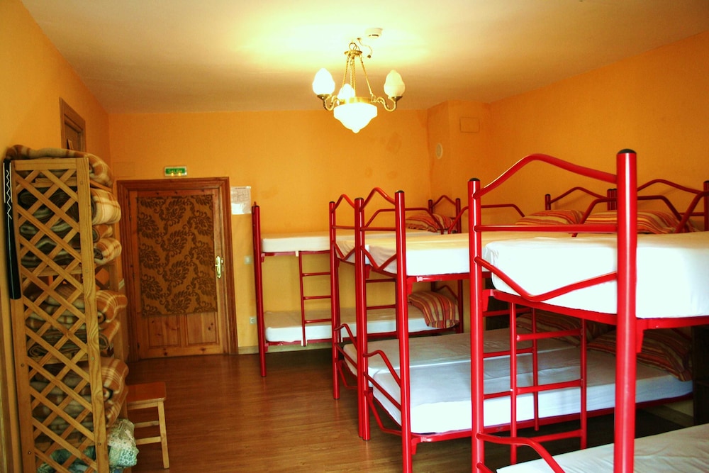 Dormitorio compartido, baño compartido (1 cama en un dormitorio compartido mixto de 6 camas)