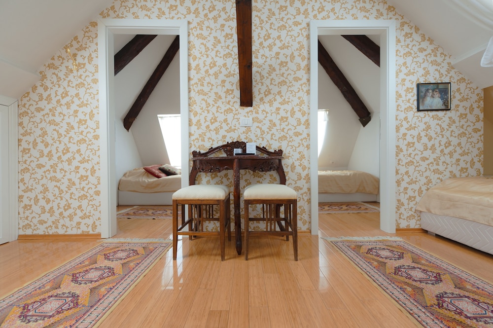Classic Quadruple Room