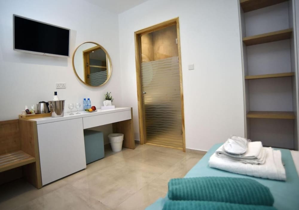 Standard Triple Room - Photo 8