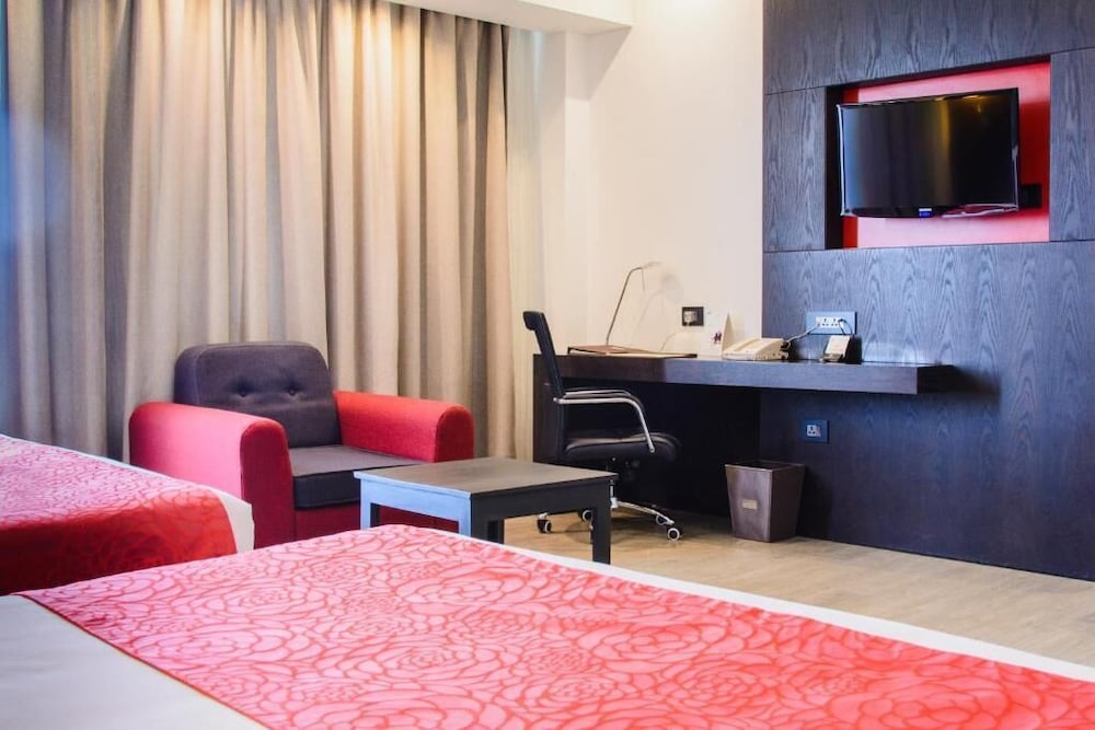 Junior Suite, 1 Queen Bed, Sea View photo 3