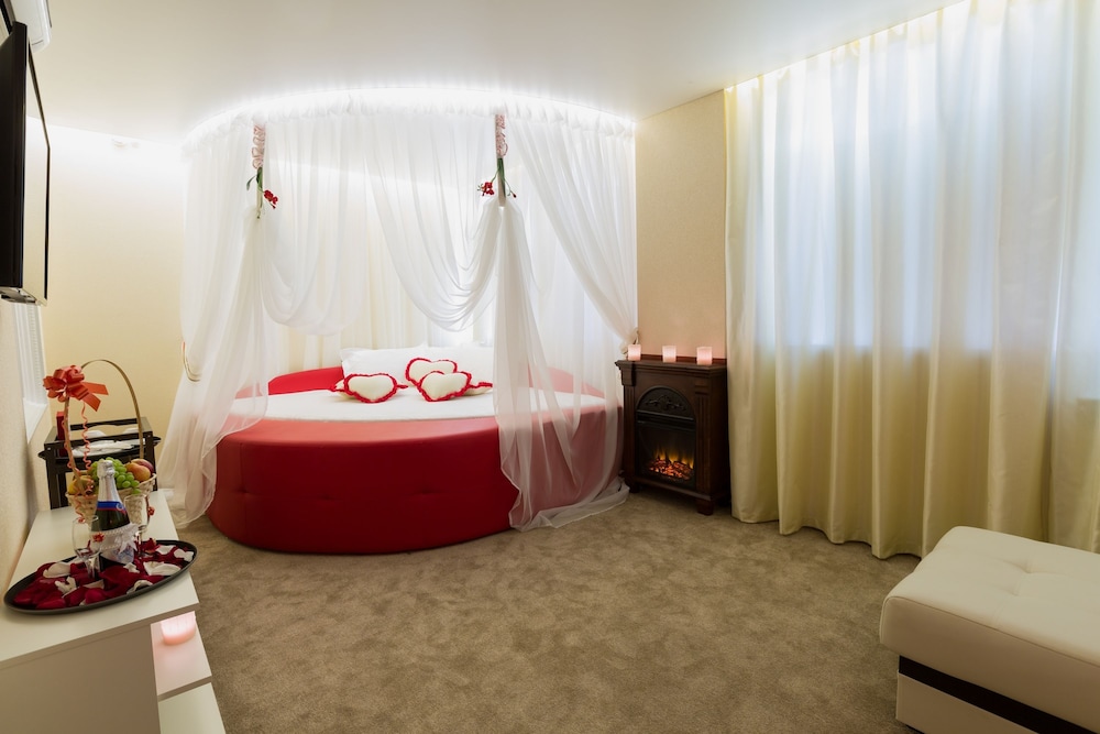 Honeymoon Suite photo 3
