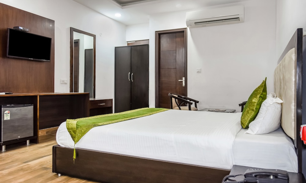 Deluxe Room - Photo 6