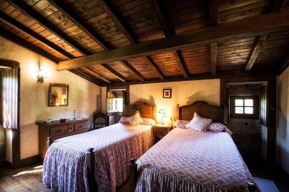 House, 2 Bedrooms photo 1