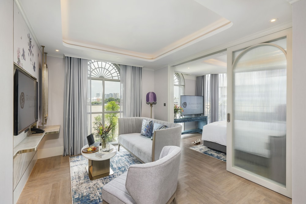 Riverfront Balcony Suite photo 3