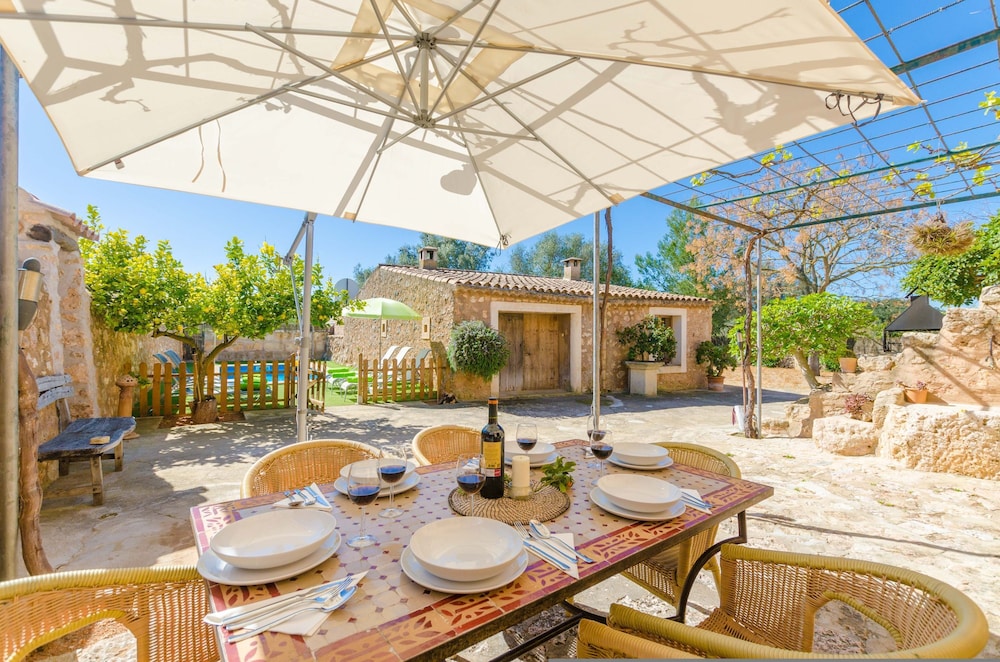 Villa photo 2