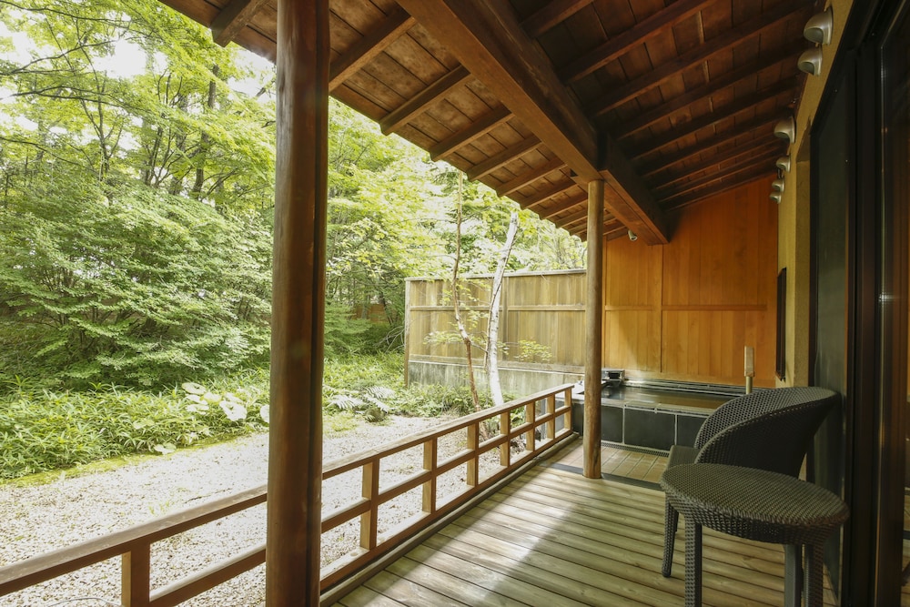 Suite Japanese Western Style Room D type with Private Open-air Bath photo 3