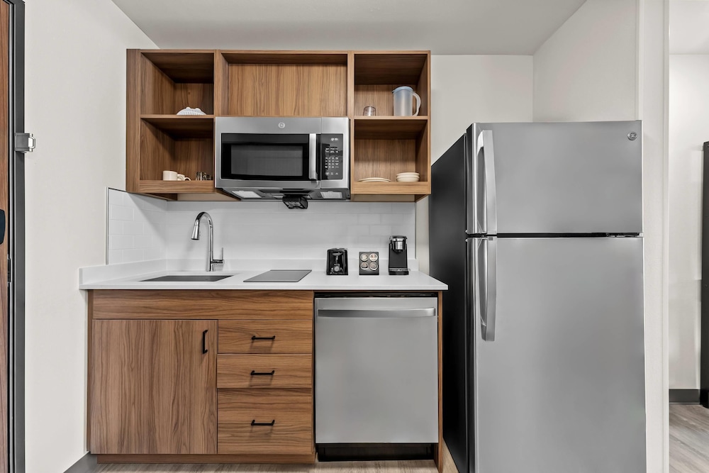 Suite, 1 King Bed, Non Smoking (Roll-In Shower)