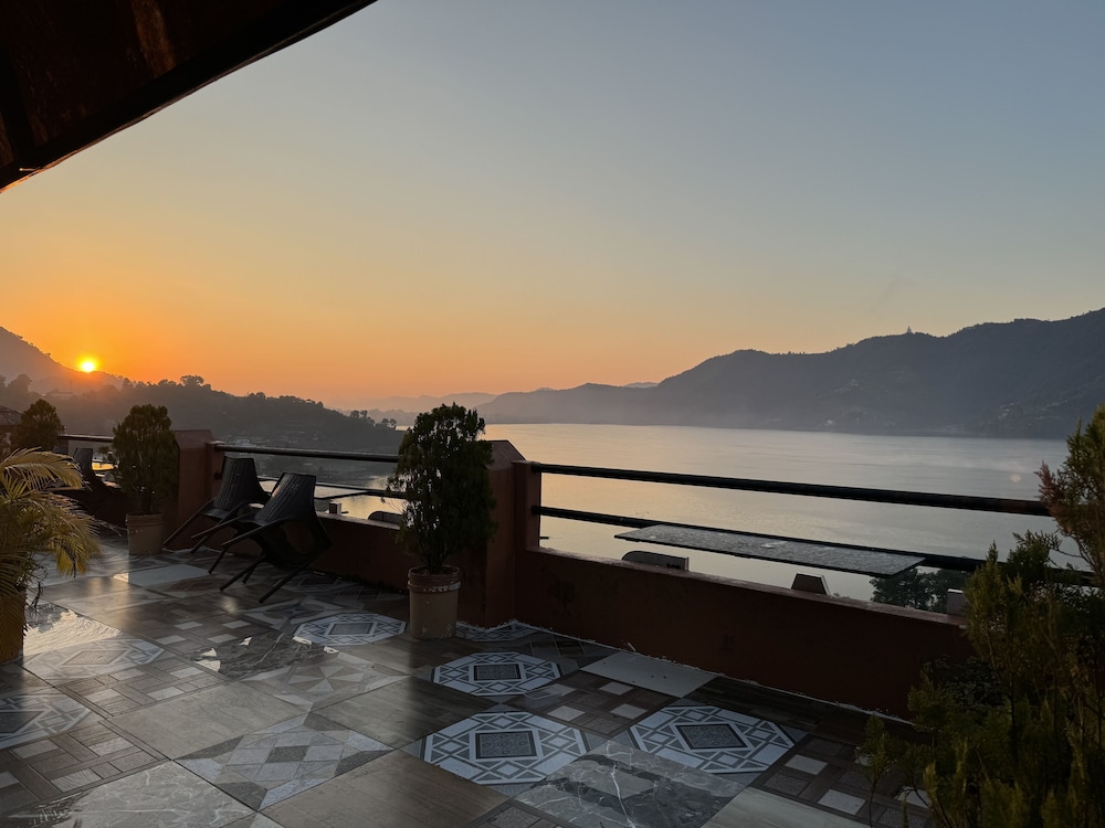 Luxury Double Room With Private Balcony Lake View, Breakfast Included photo 2